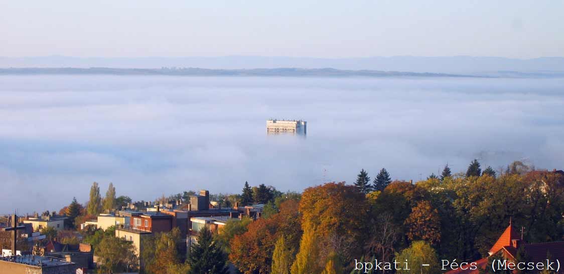 Pécs látképe ködben